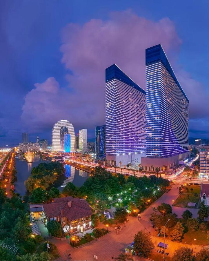 Panoramic Sea And City View Aparthotel In Orbi City Batoumi Extérieur photo